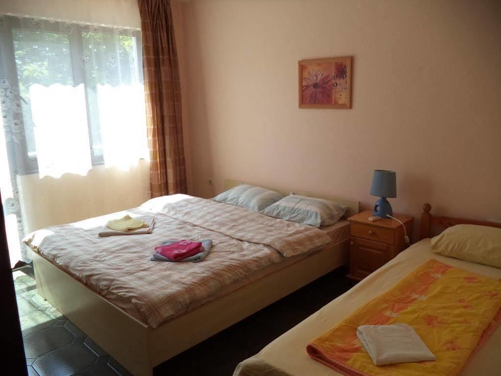 Guest House Fanny Sinemoretz Esterno foto